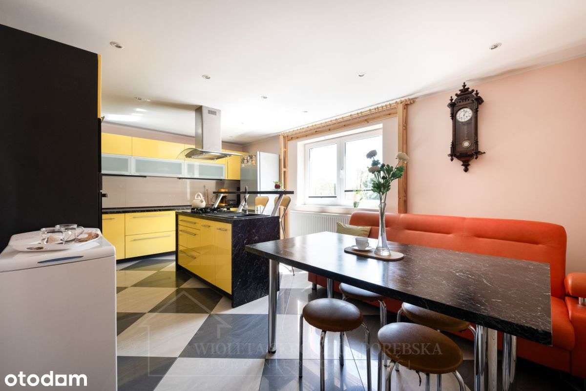 Dom przy lesie z dużą działką-8