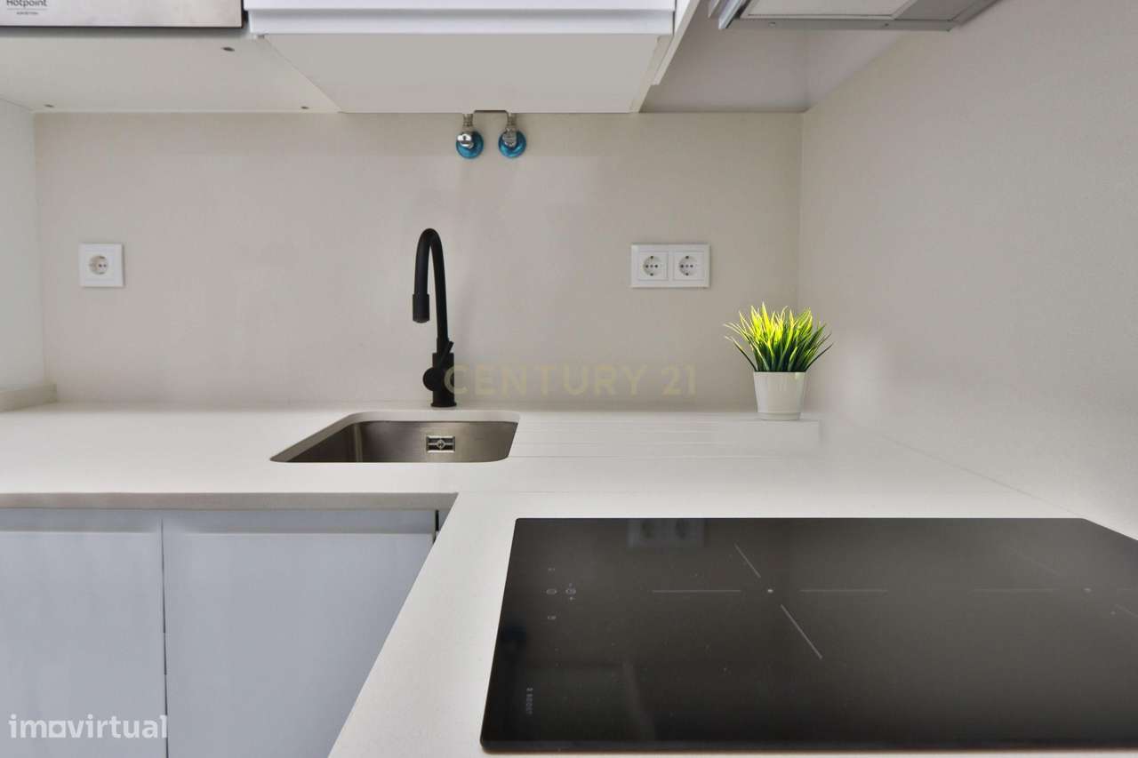 Apartamento Renovado com Vista Mar no Coração de Cascais-31