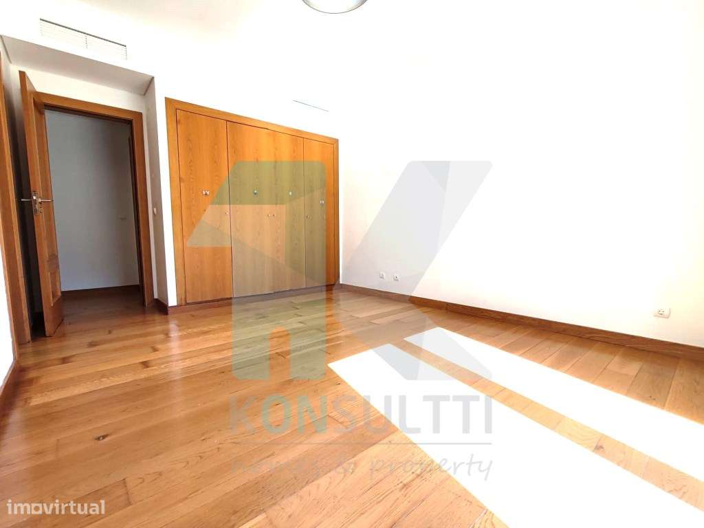 Moradia de luxo T4 com piscina no prestigiado condomínio fechado da...-17