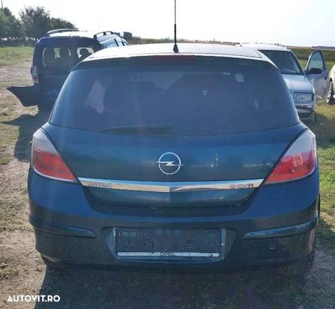 Dezmembram Opel Astra H - 4