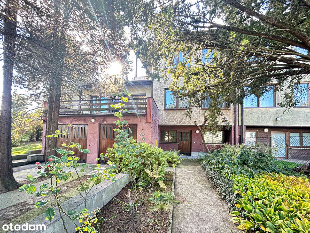 Piękny dom z klimatem i dużym ogrodem - Pełny obrazek: 1/14