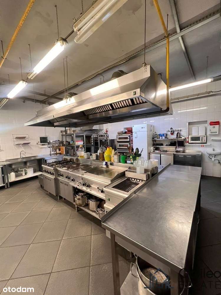Na sprzedaż kompleks gastronomiczno–bankietowy-19