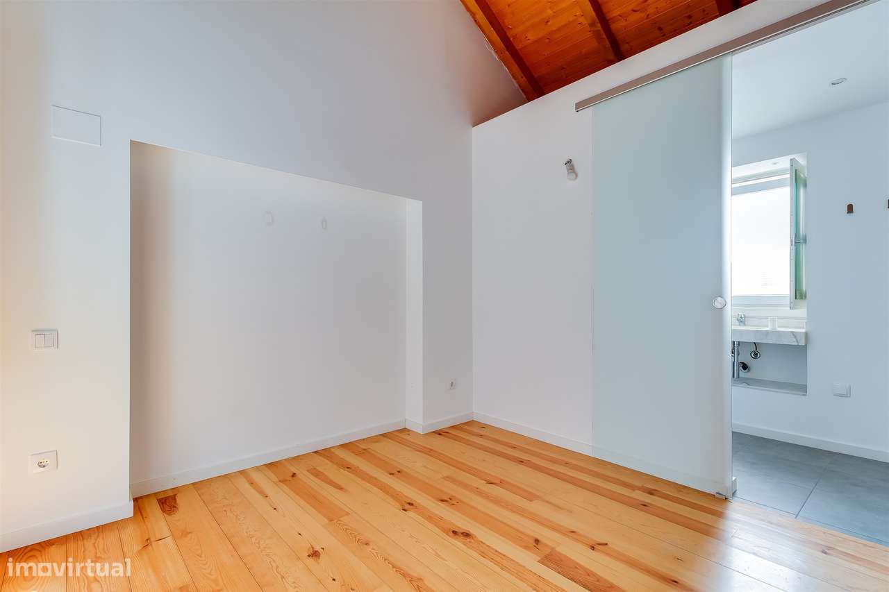 Arrenda-se apartamento T2 no Centro Histórico de Leiria - Grande imagem: 2/25