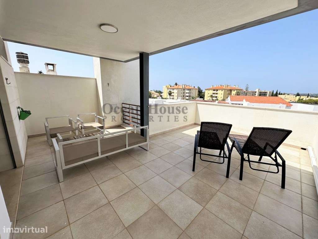 Moradia moderna com piscina e garagem em condomínio - Vilamoura-24