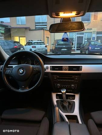 BMW Seria 3 320i - 9