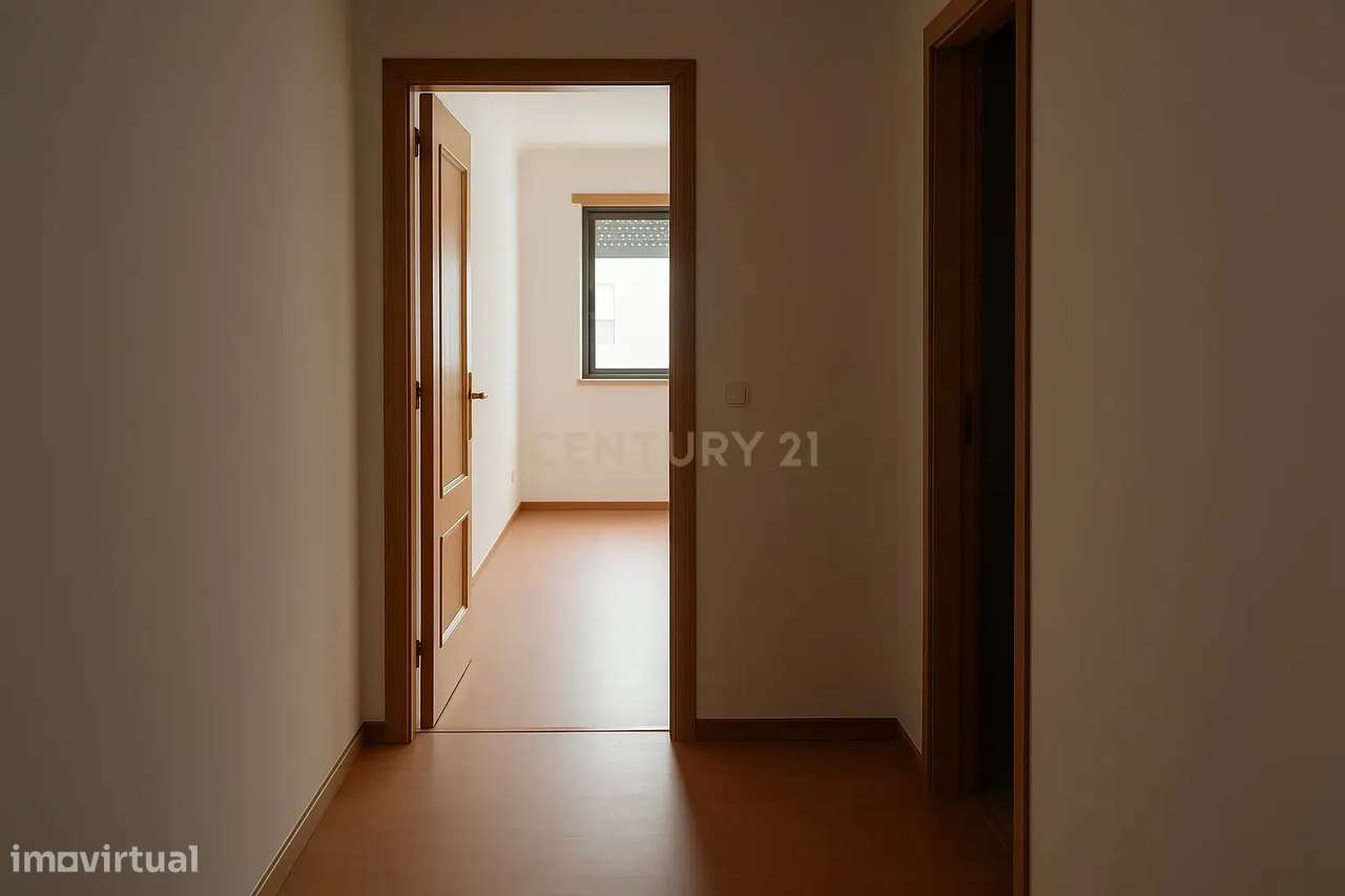 Apartamento T4 com Excelentes Áreas numa Zona Residencial de Excelênci-7