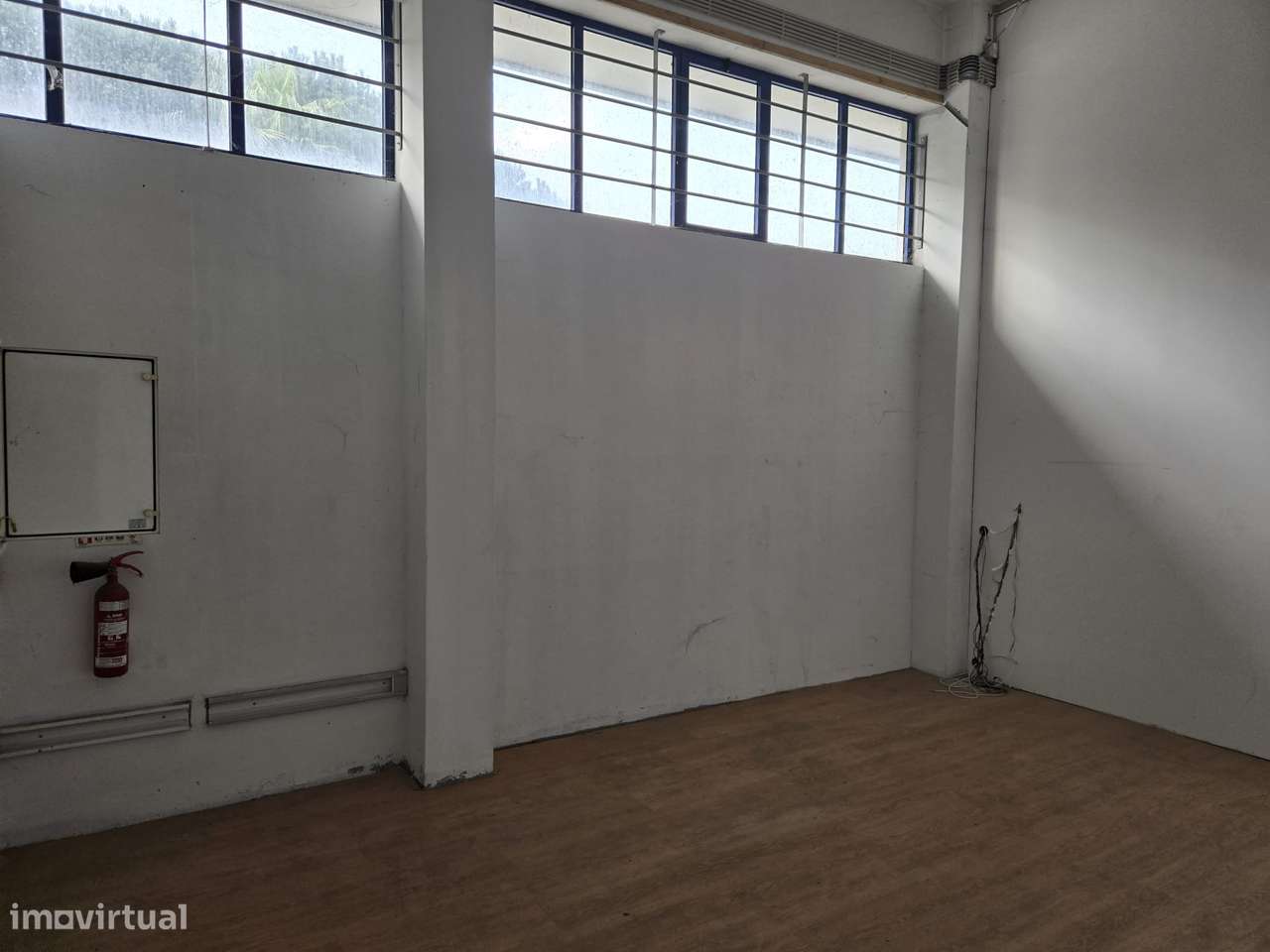 Armazém para arrendar - Zona Industrial do Soeiro III - Grande imagem: 5/7