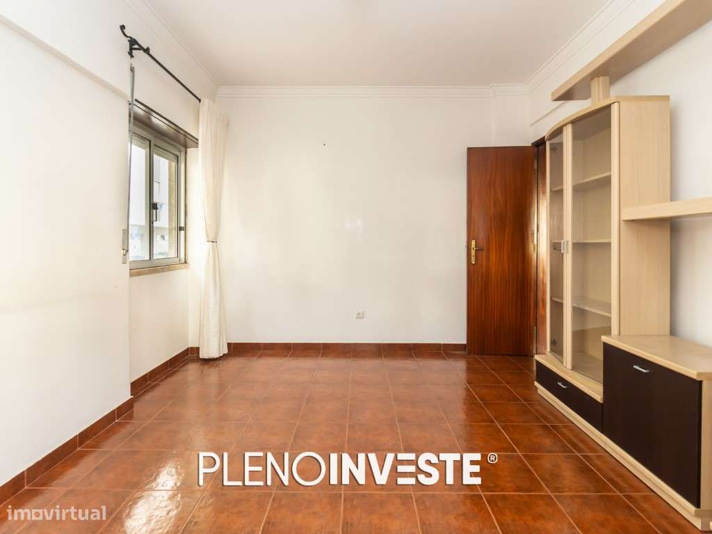 Apartamento T2 na Torre da Marinha-4
