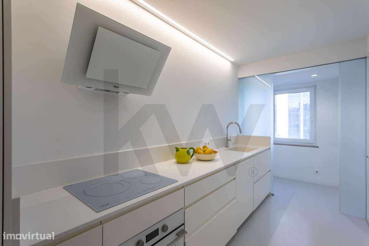 Apartamento T3 Renovado no Condomínio Torres de Lisboa | Laranjeiras S-8