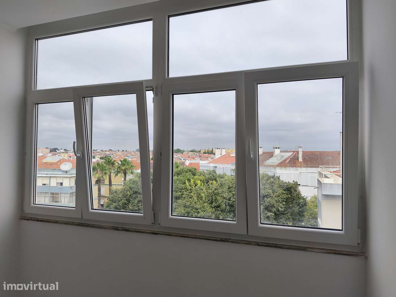 T2 Centro Queijas, Totalmente Remodelado, Junto aos CTT e P. Doce-10