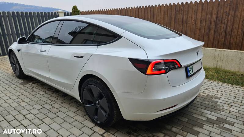 Tesla Model 3 Standard Reichweite Plus Hinterradantrieb - 4