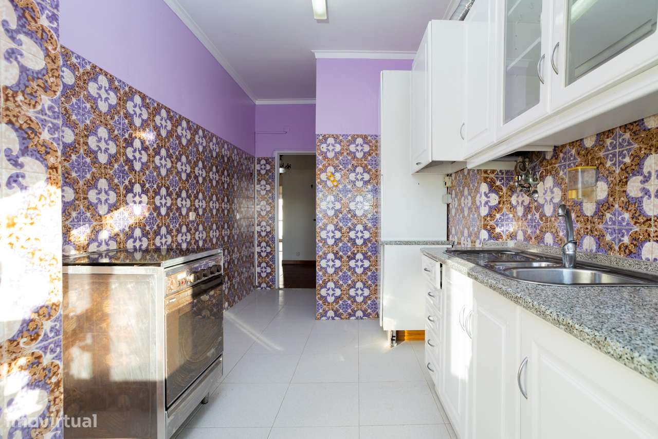 Oeiras, Apartamento T2 – Potencial para Criar e Renovar ao Seu Gosto!-20