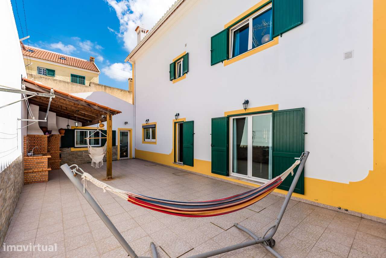 Moradia Isolada com 5 quartos| 2 Suite | Garagem e Sótão | 5m Metro - Grande imagem: 3/49