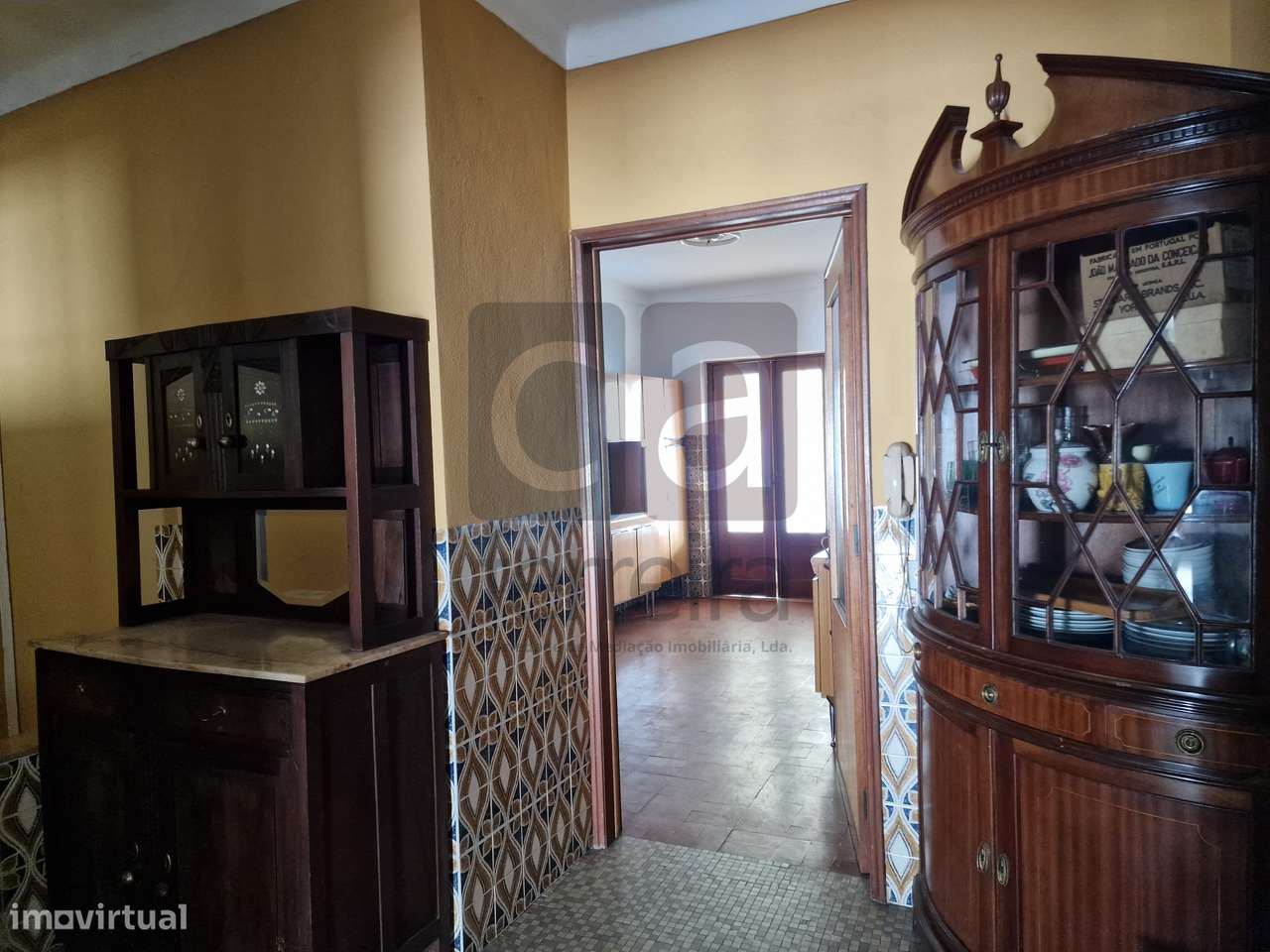 Moradia T4+2 em Almeirim com garagem e quintal-11