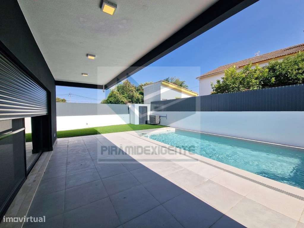 Moradia Isolada, 3 Suítes, Piscina, Garagem, Boa Localização! - Grande imagem: 2/24