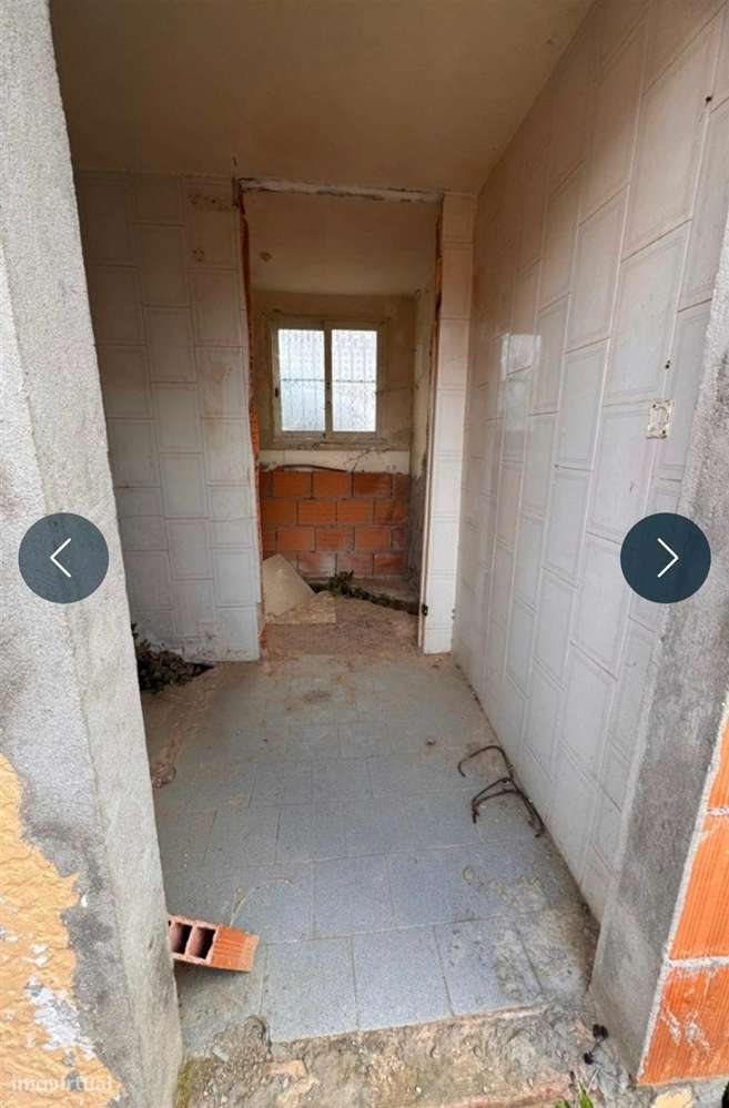 Prédio com 3 Habitações, Garagem e Terreno em Grijó-11