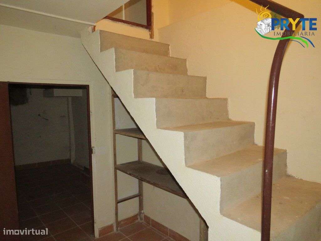 Moradia de tipologia T4 situada em Figueiró dos Vinhos-29