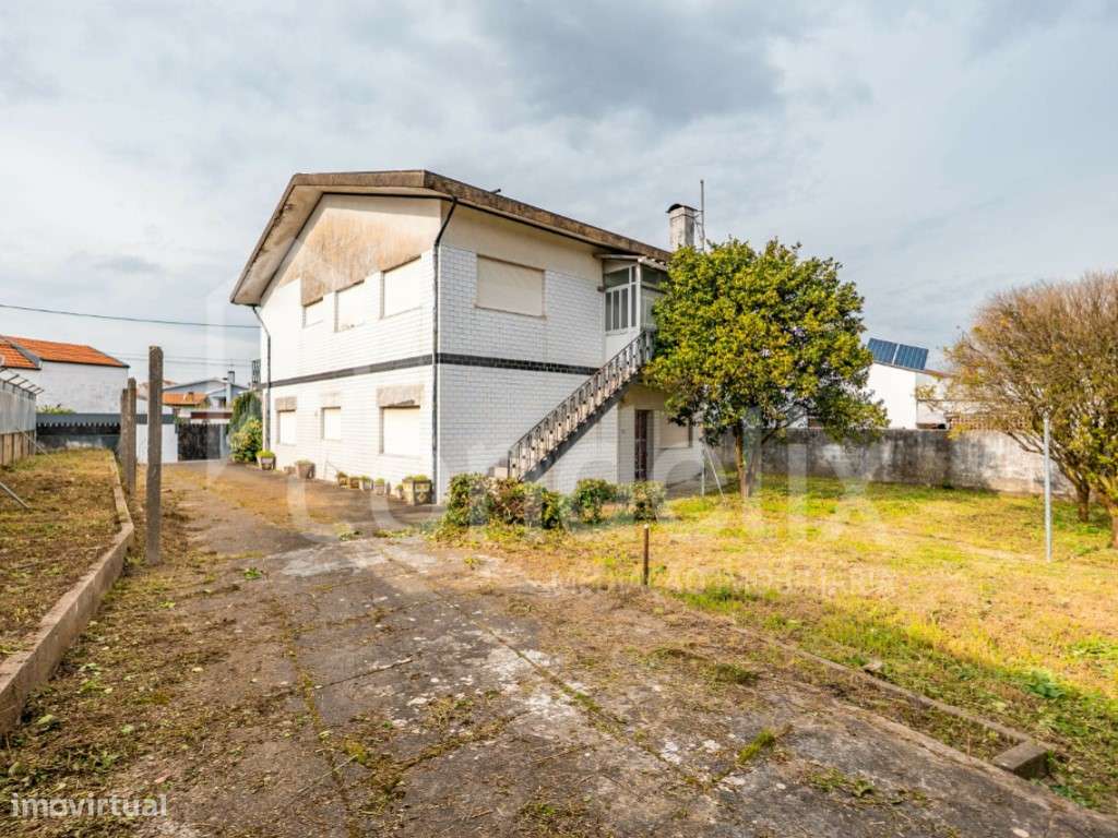 Moradia de 4 frentes para venda em Leça do Bálio. - Grande imagem: 2/55