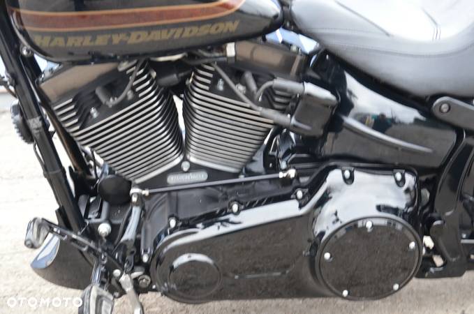 Harley-Davidson Softail Breakout - 11