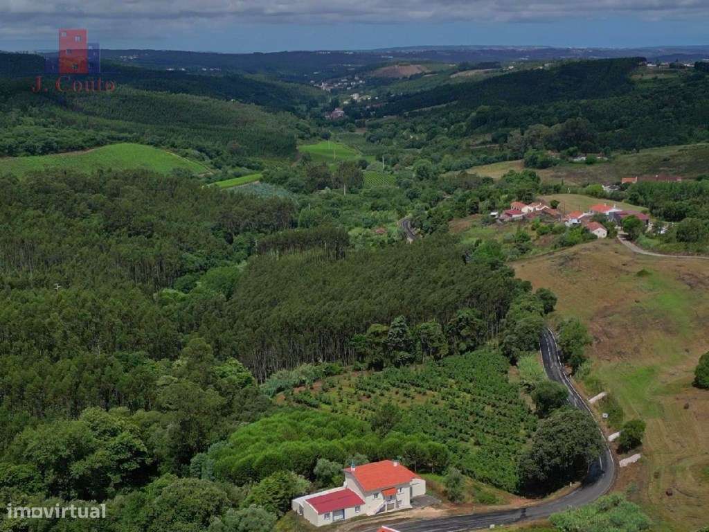Quintinha com 14.000m2 de terreno com mina de água e árvores de fruto.-5