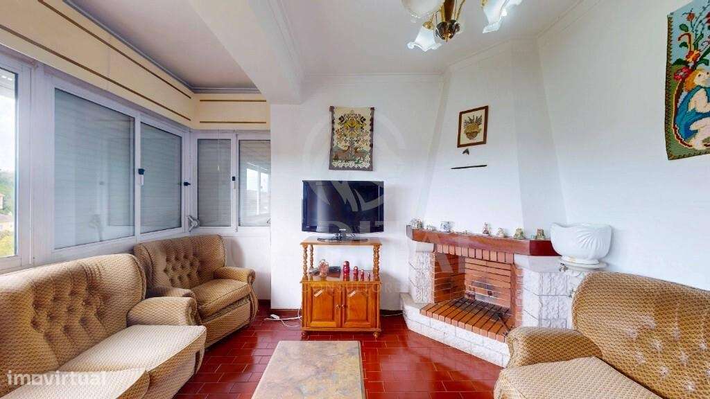 ✨ T2 com Entrada Independente e Espaço Exterior em Porto Salvo-7