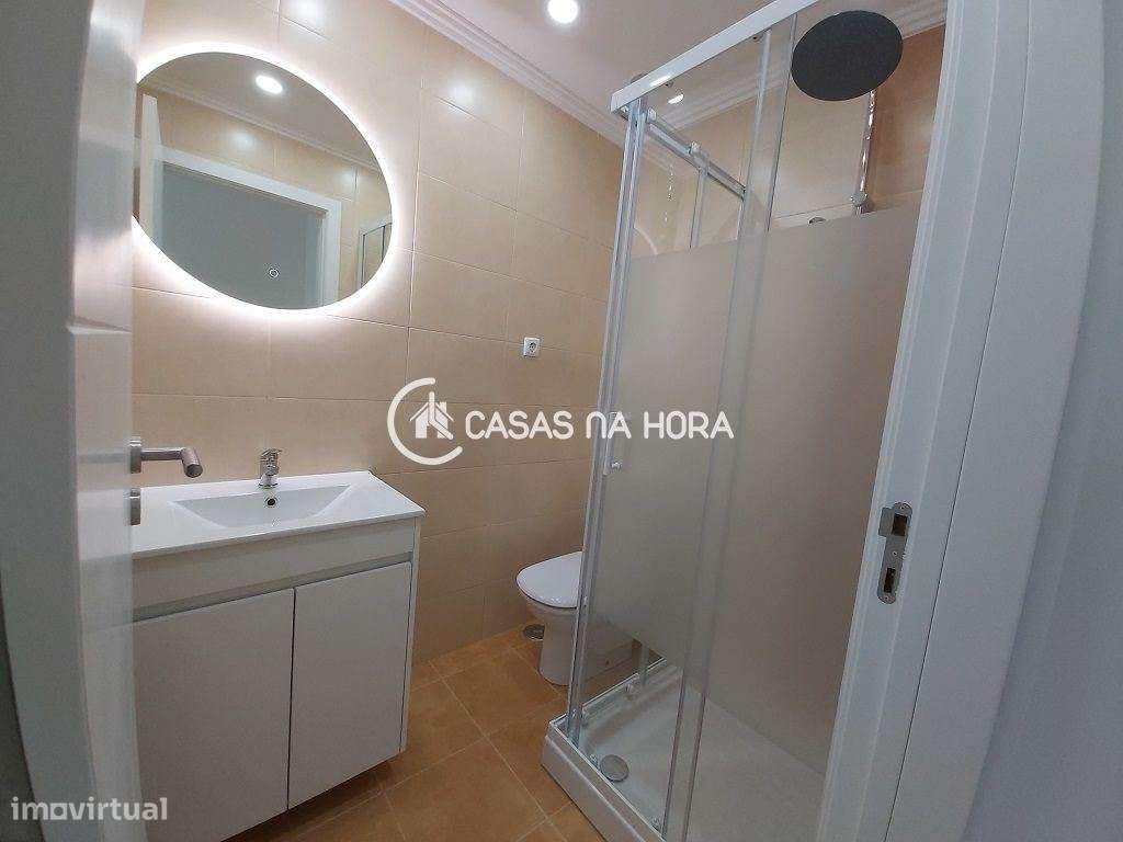 EXCELENTE MORADIA V3 + 1  3 Pisos  REMODELADA  Próximo ao Centro da...-12