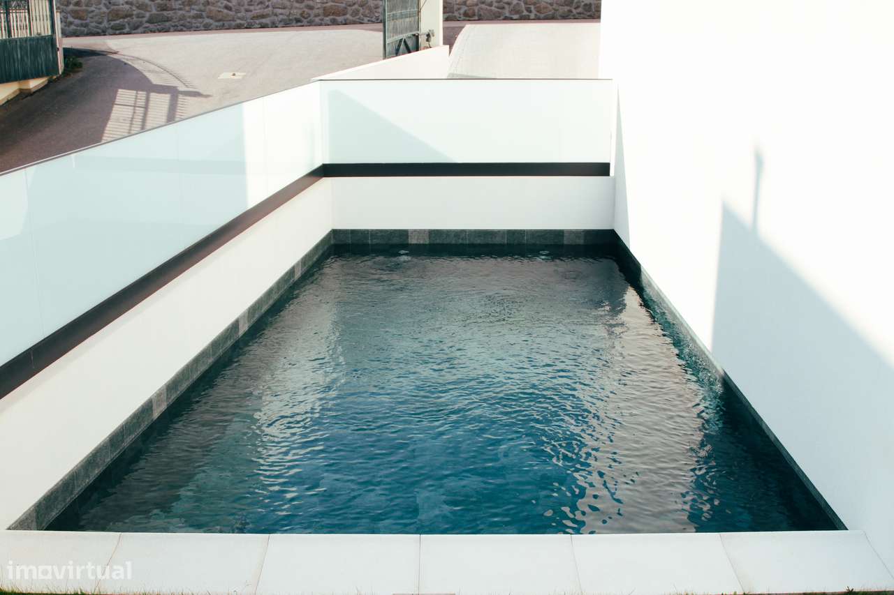 Moradia Exclusiva com Piscina- Pronta a Habitar-18