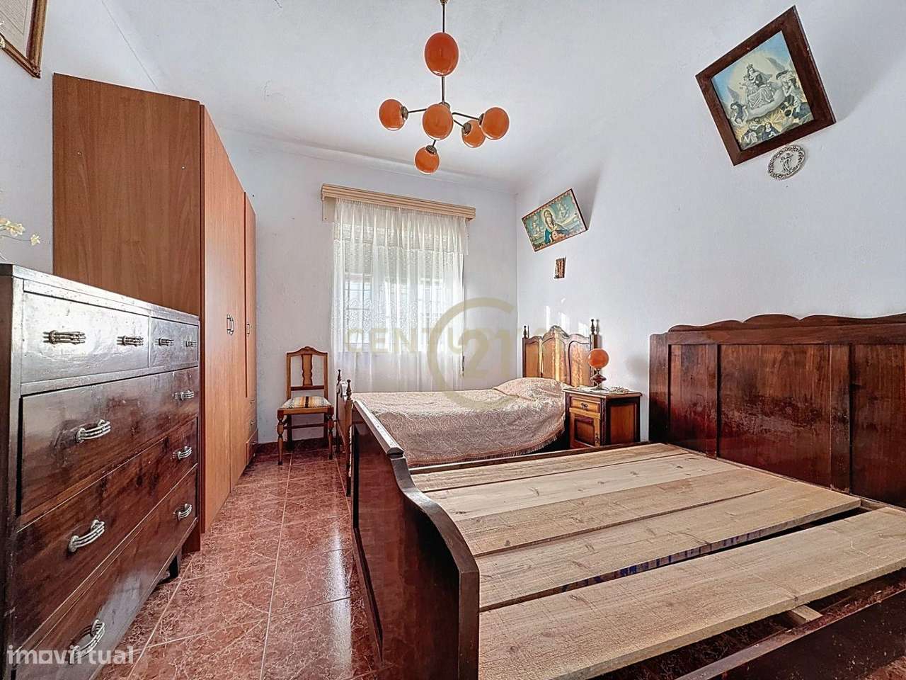 T4 em Lajes, Praia da Vitória, com garagem e árvores de fruto-13