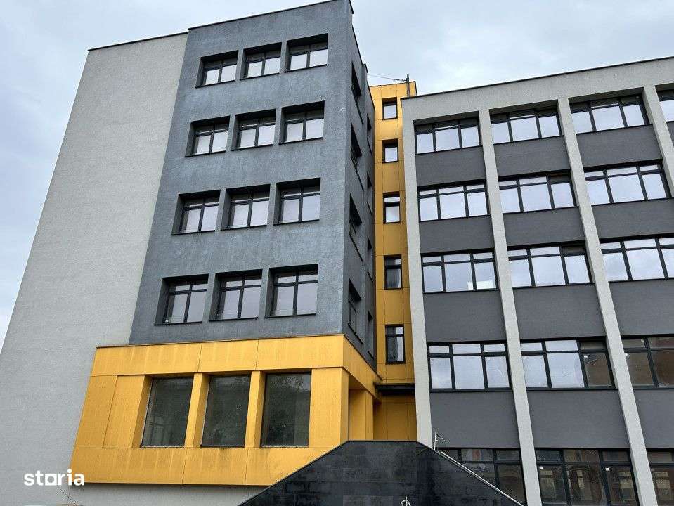 Cladire de vanzare D+P+4 cu 4670mp utili si curte 3650mp la 1280euro/m - Imagine principală: 3/16