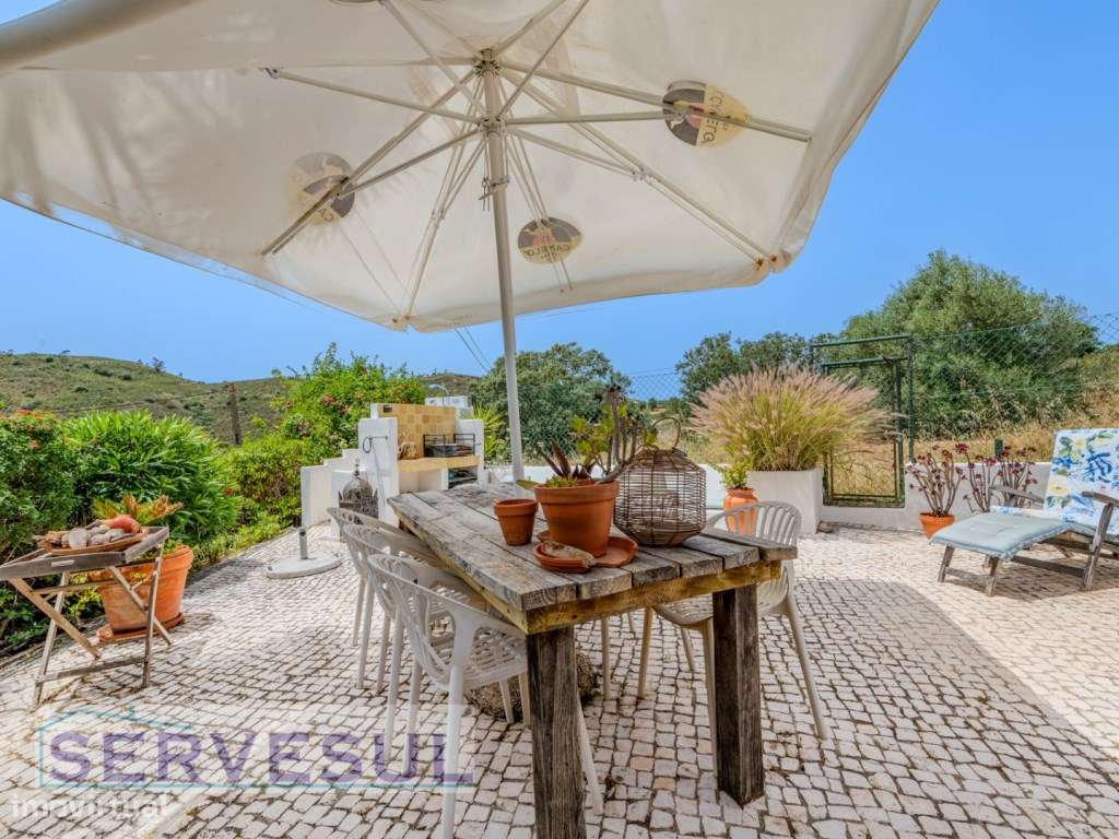 Charmosa moradia de 2 quartos de 121 m², inserida num terreno com 2...-33