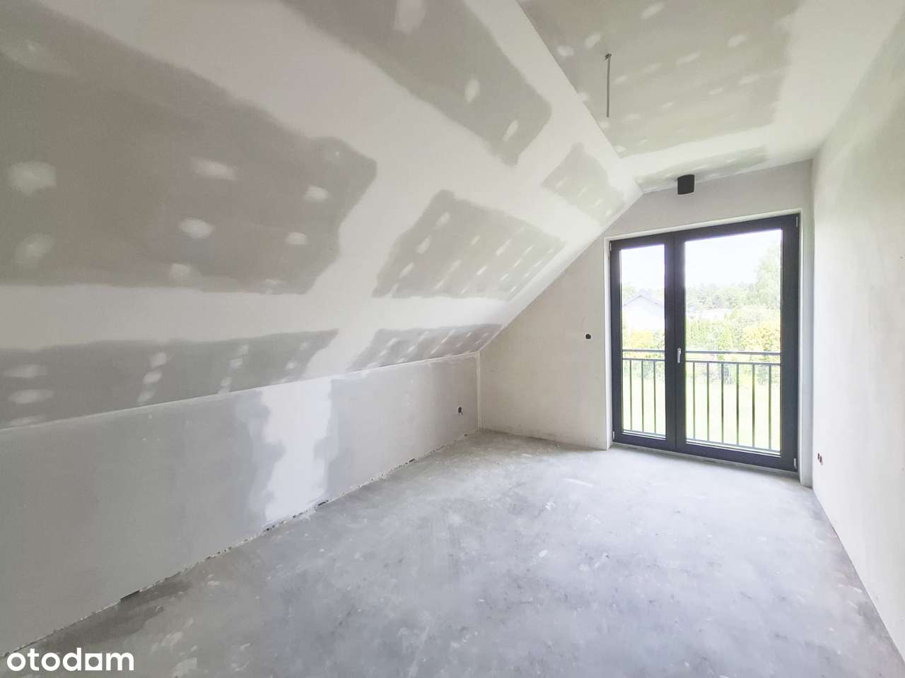 Przestronny dom z garażem i tarasem w spokojnej okolicy-7