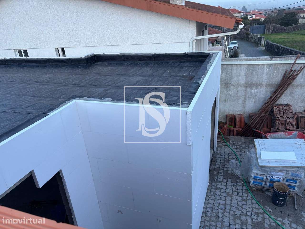 Elegância Atemporal: Moradia T3 térrea que Une o Clássico ao Moderno-38