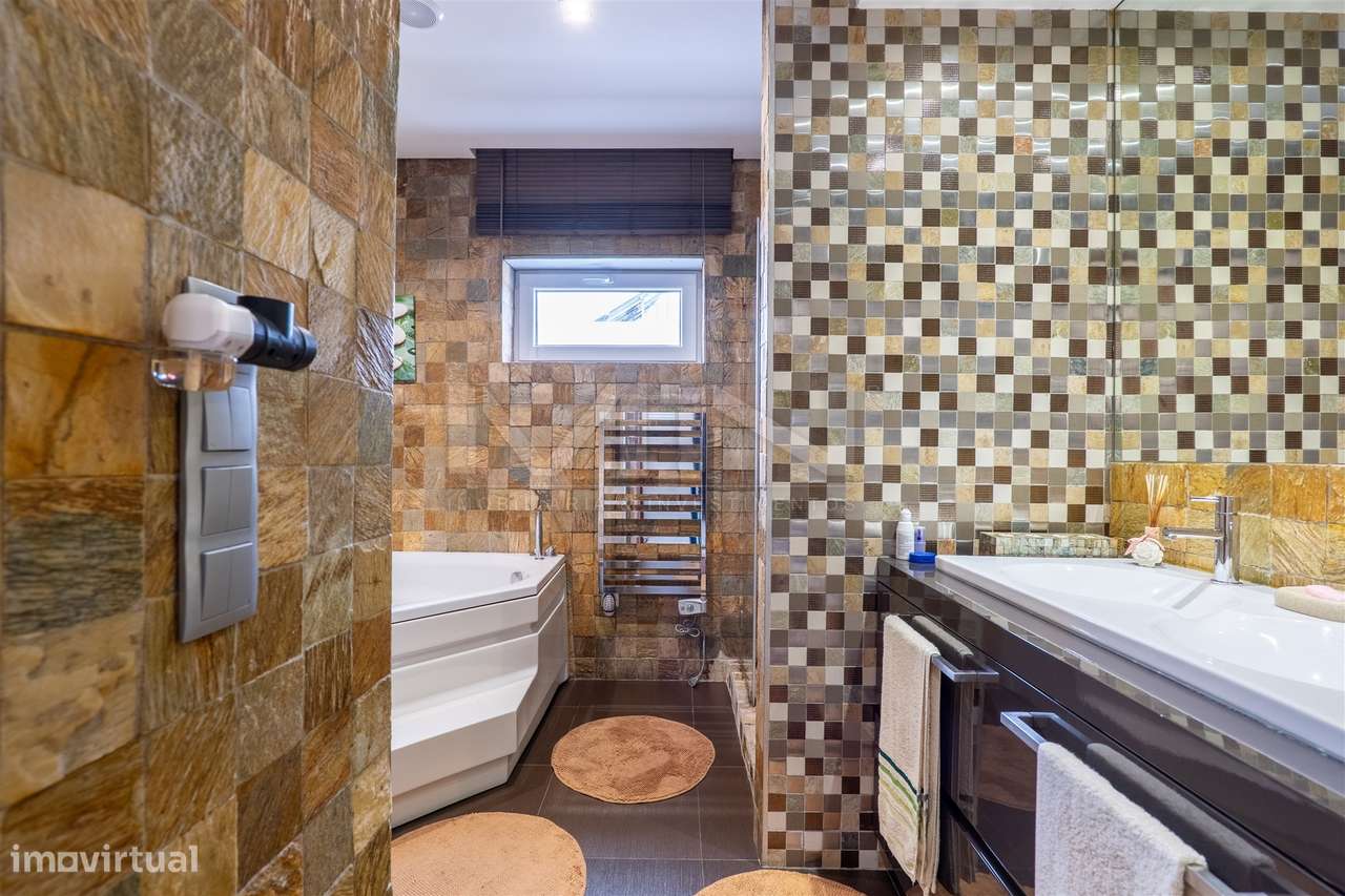 Moradia T3+1 - Exclusividade, Design e Conforto Superior-25