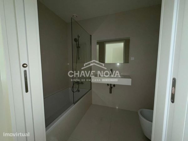 T1 Novo c/ Lugar de Garagem e Arrumo em Canidelo-20