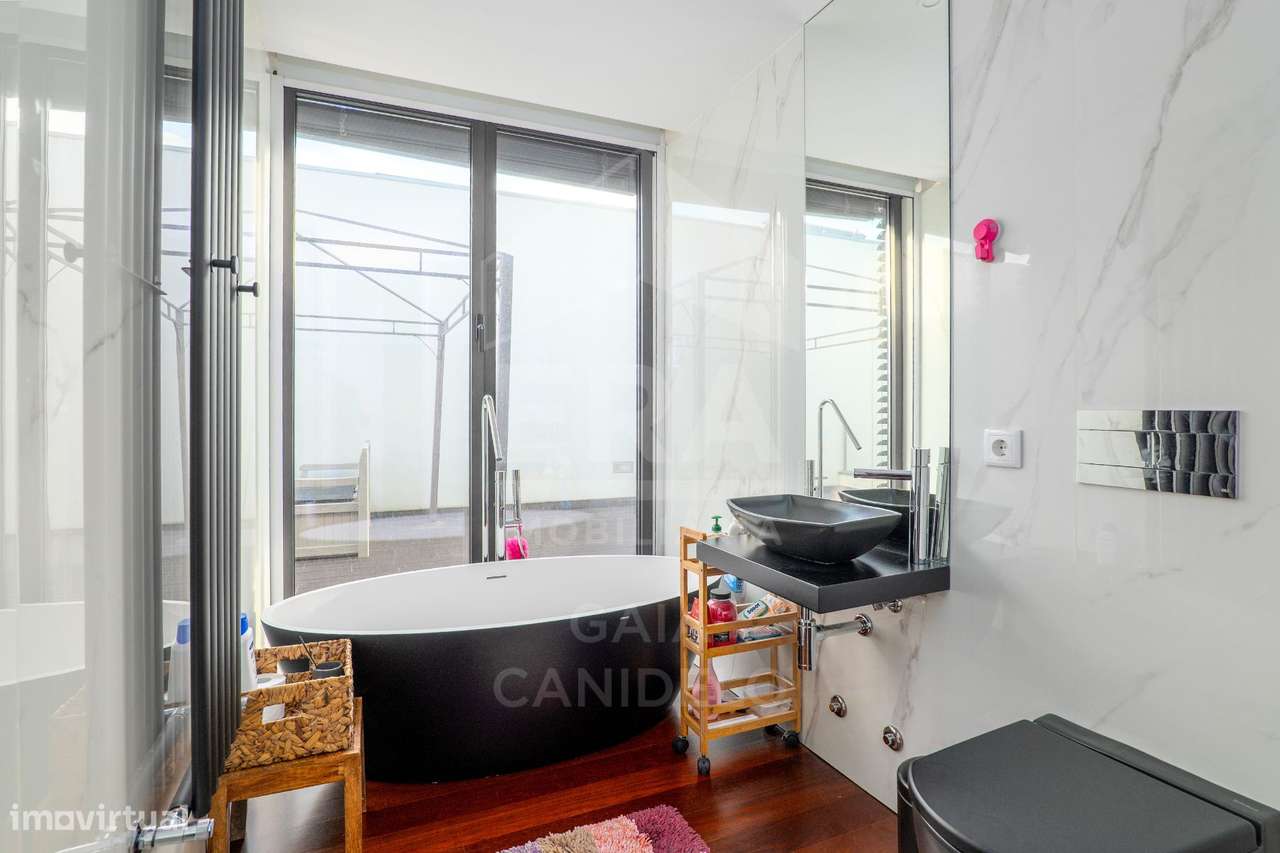 Moradia de Luxo com Piscina na Madalena-5