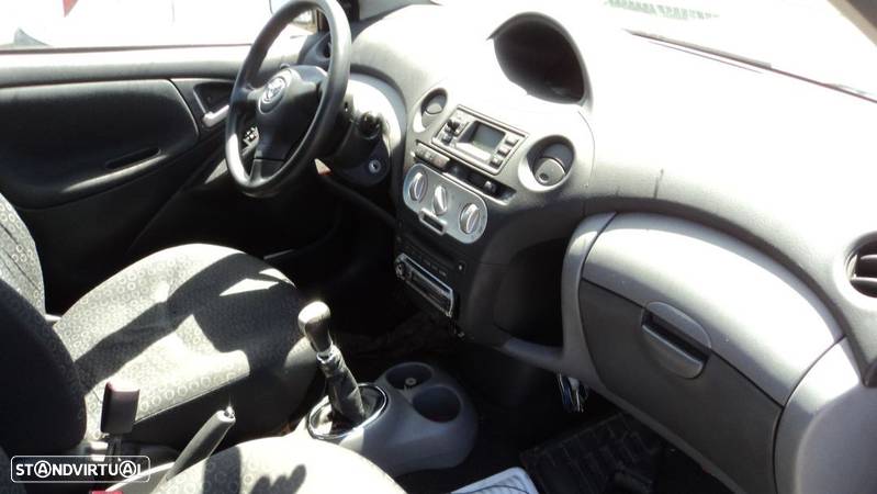 Toyota Yaris 1.4D-4D 5P 2005 - Para Peças - 4