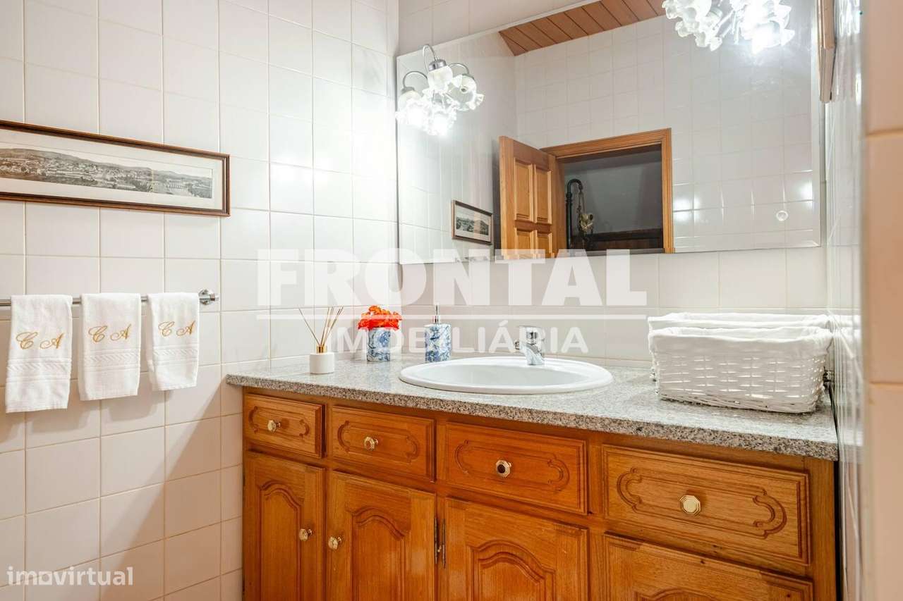 Moradia  com 5 Suítes - Mobilada e Equipada | Frechas, Mirandela-11