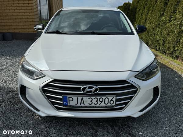 Hyundai Elantra - 8