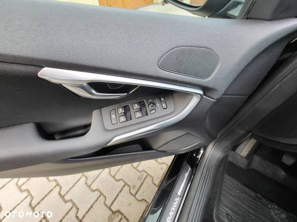 Volvo V40 CC D3 Drive-E SCR Momentum - 24