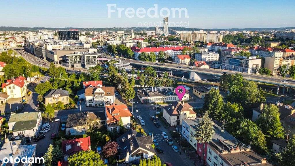 Kamienica z najemcami obok Galerii Rzeszów