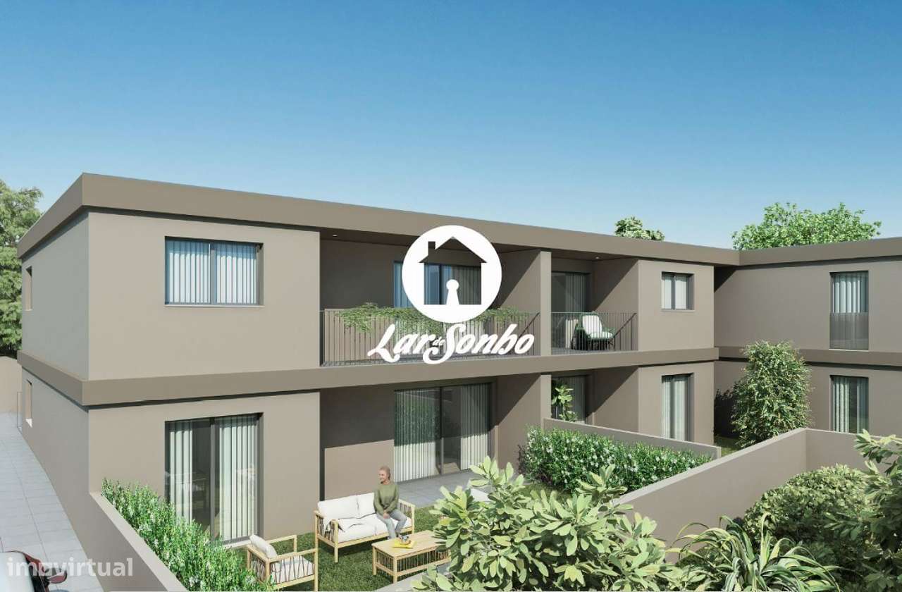 Apartamento T2 Novo com jardim-0