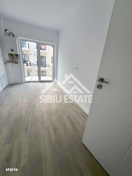 Studio 41 mp, balcon bucatarie separata , intabulata zona Brana - Imagine principală: 2/6