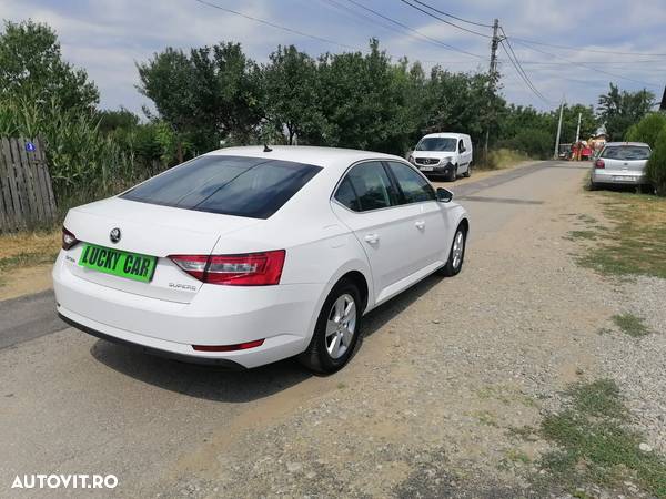 Skoda Superb 2.0 TDI DSG Ambition - 6