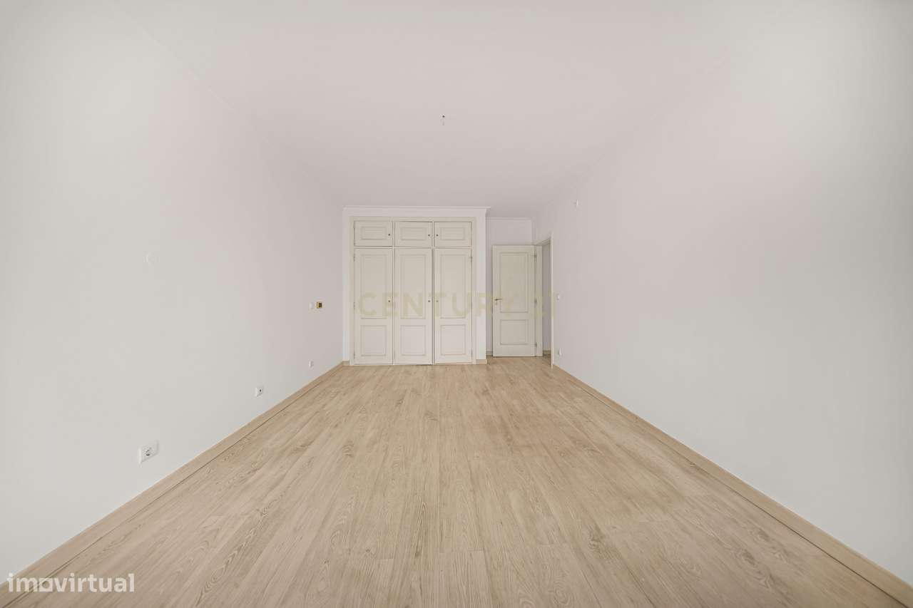 T3 com Terraço de 50m² a Sul, Garagem e Arrecadação | Jardins da Pared-11