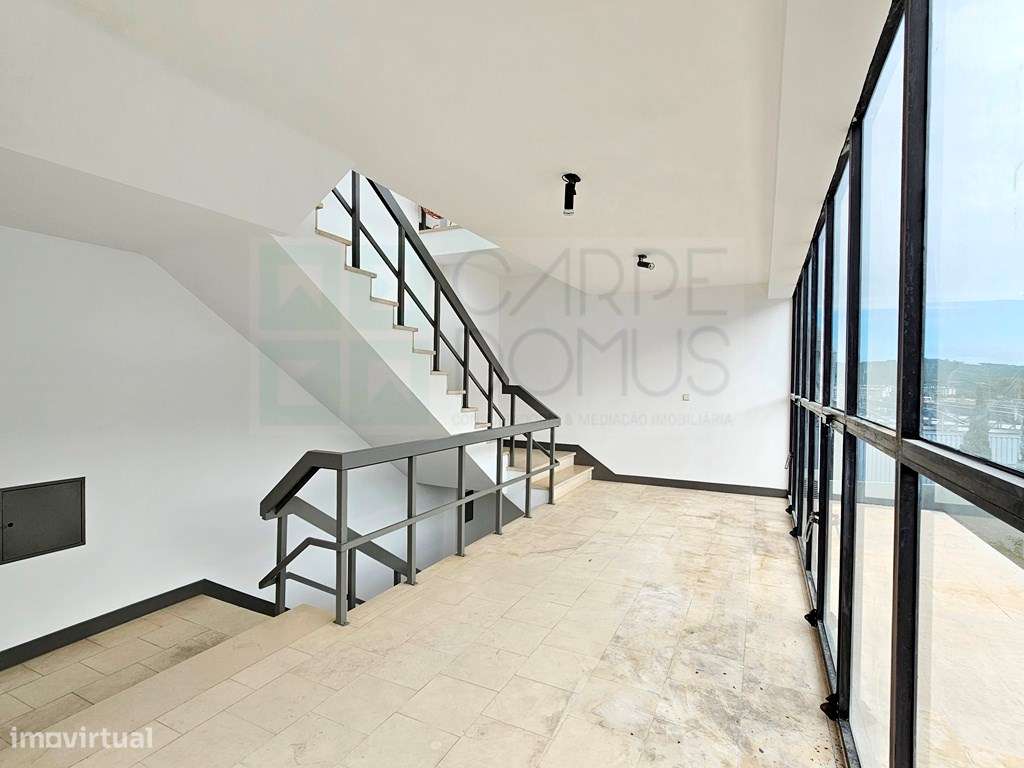 Espaçoso e funcional escritório com 600m2, em Carnaxide, Oeiras-37