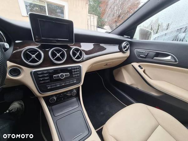 Mercedes-Benz CLA 250 7G-DCT - 10