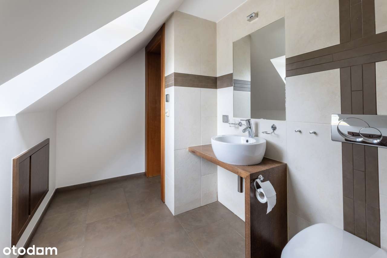 Dom na zamkniętym i strzeżonym osiedlu Zielonym w Chybach-12