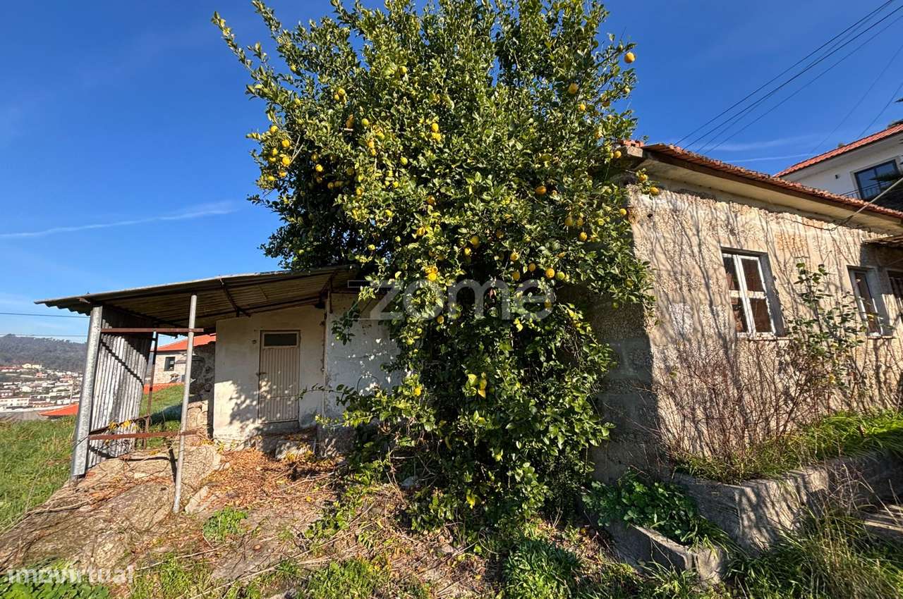 Duas moradias para restauro em Nespereira, Guimarães - Grande imagem: 4/16