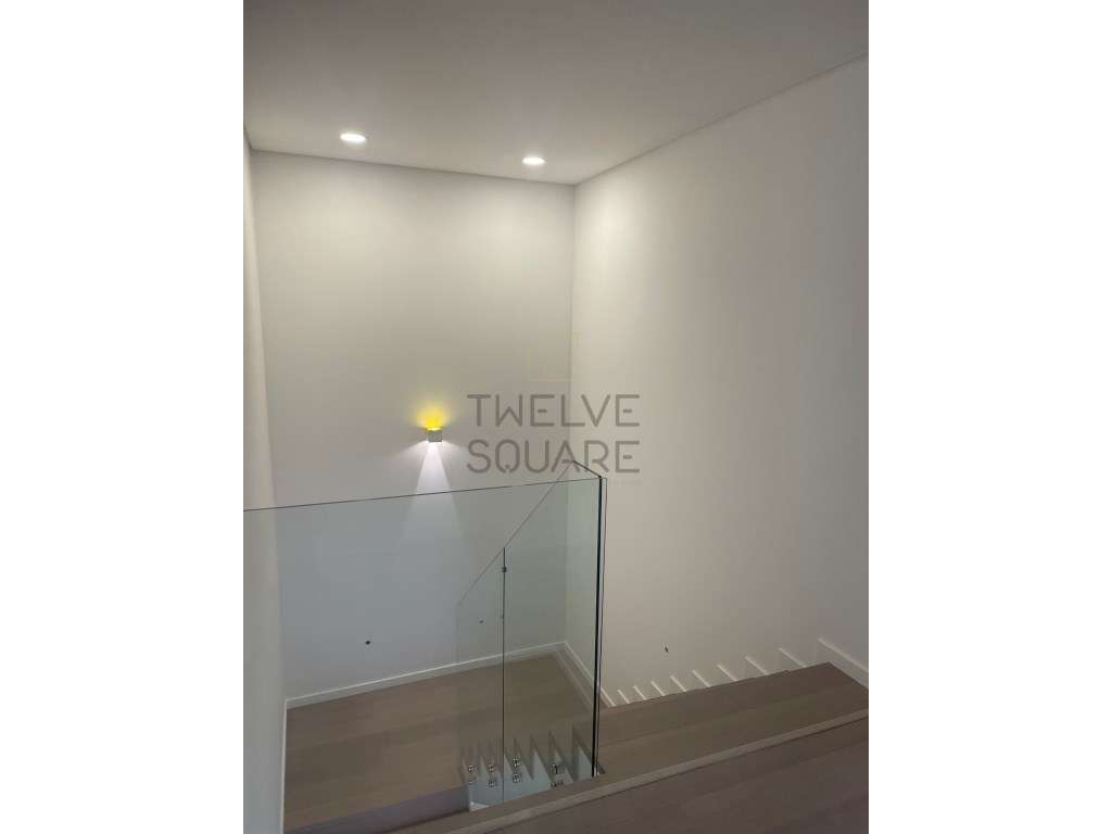 Moradia T3 em construção em Porto de Mós-9