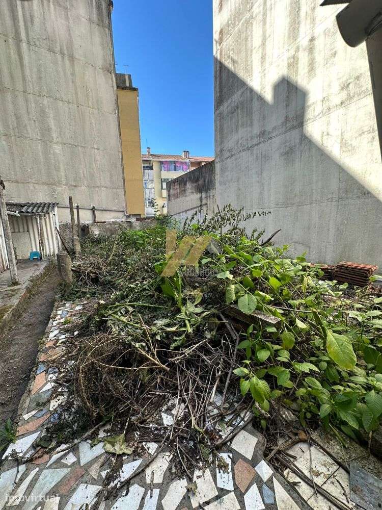 Terreno para construção em altura ou remodelação de moradia-3